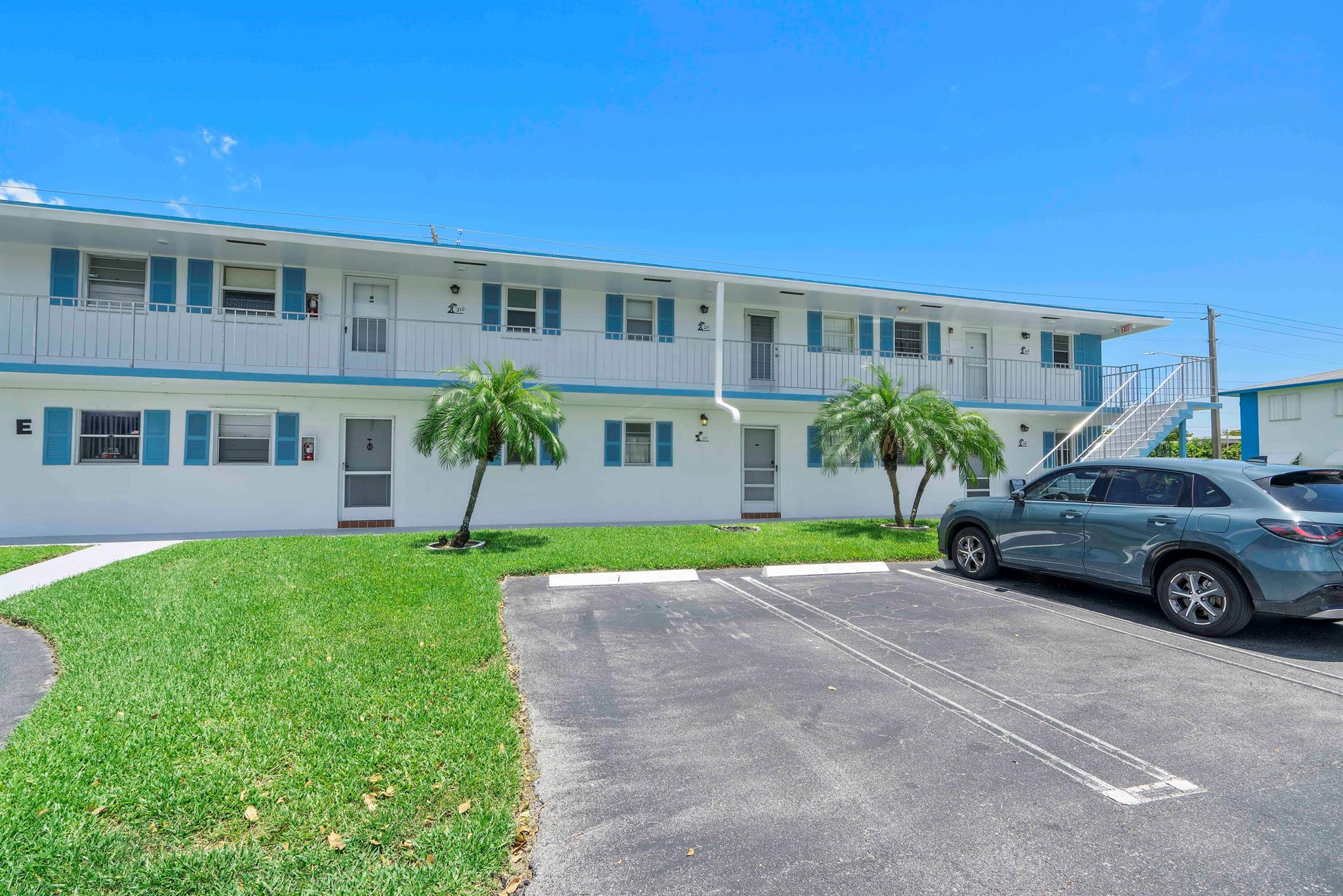 1115 Lake Ter #111