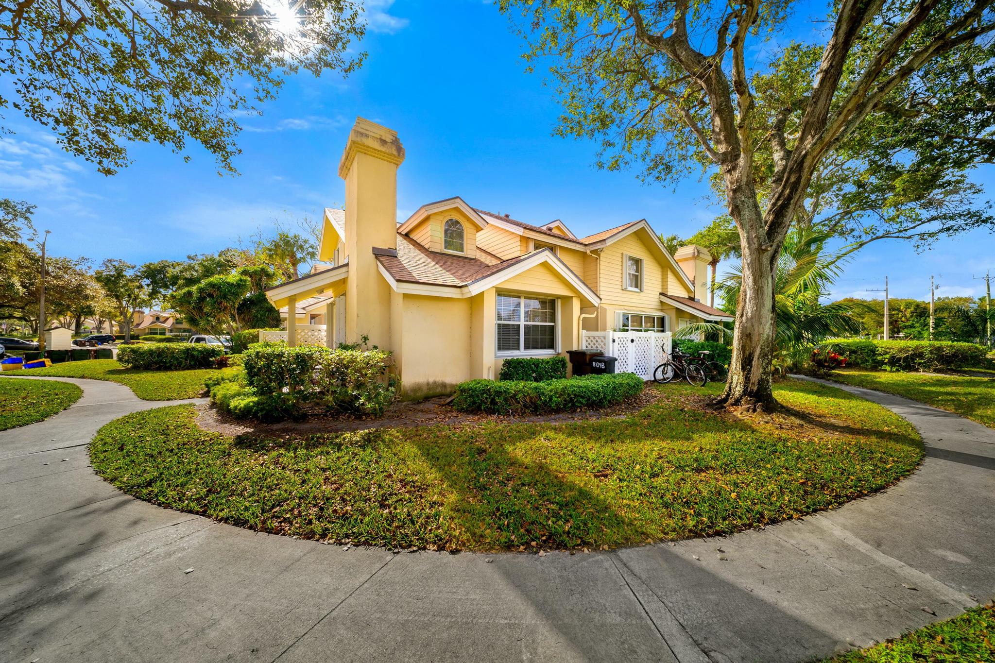 8104 Oakton Ct
