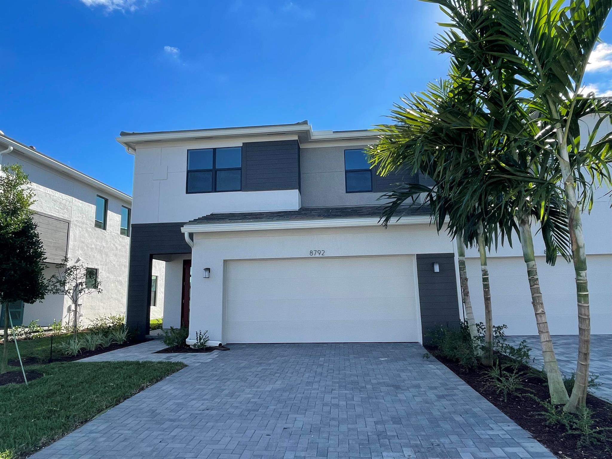 8792 Antarus Dr