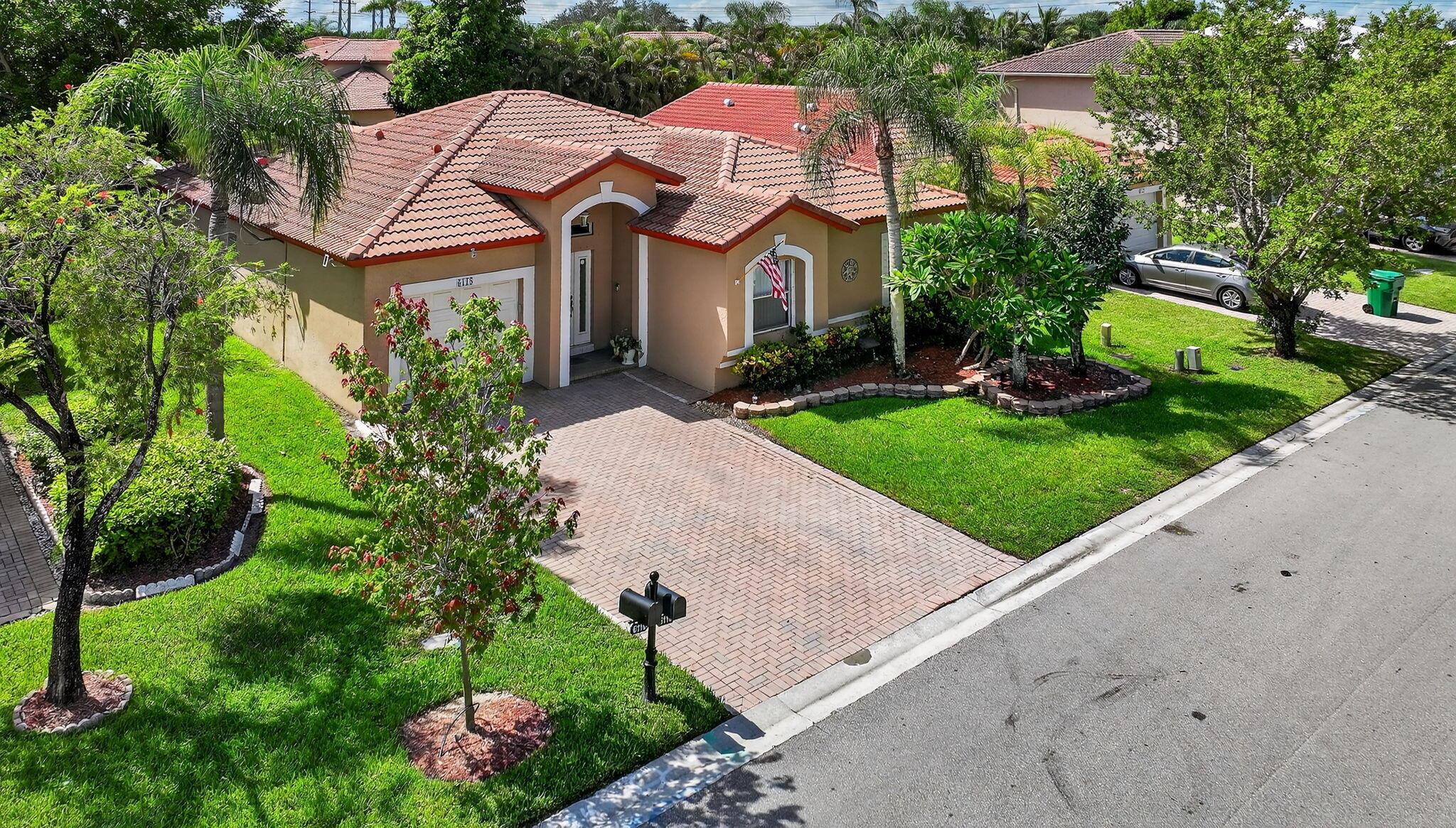 6118 NW 41st Dr