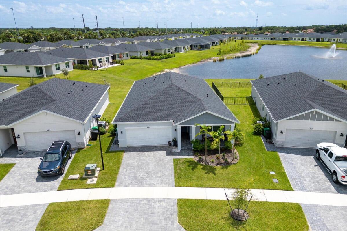 8918 Dahlia Cir