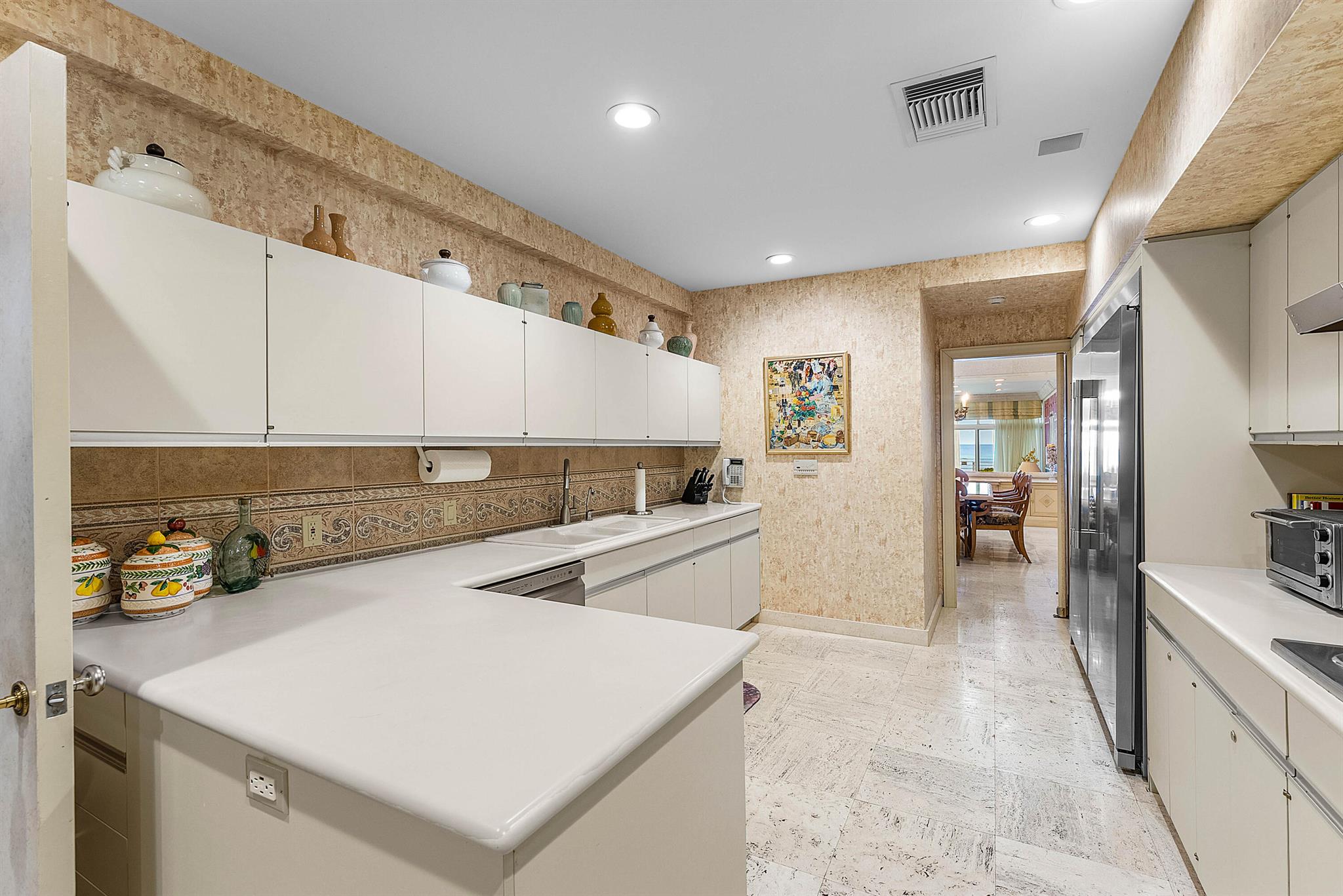 13 Sloans Curv Dr #13 Palm Beach, FL 33480