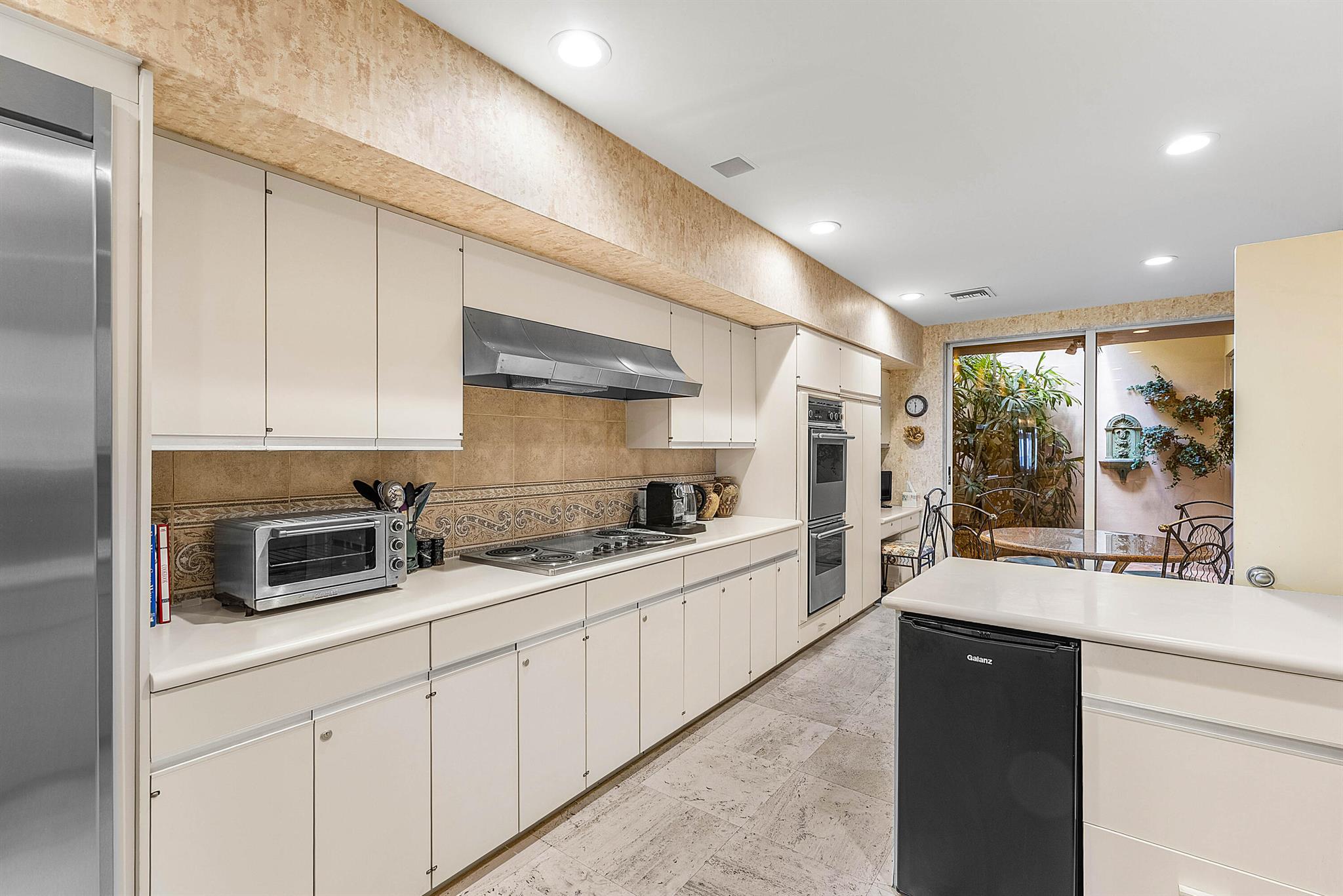 13 Sloans Curv Dr #13 Palm Beach, FL 33480