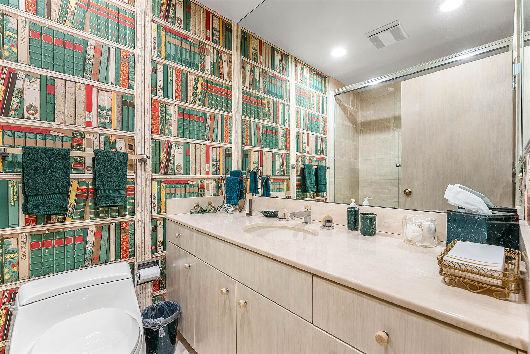 13 Sloans Curv Dr #13 Palm Beach, FL 33480