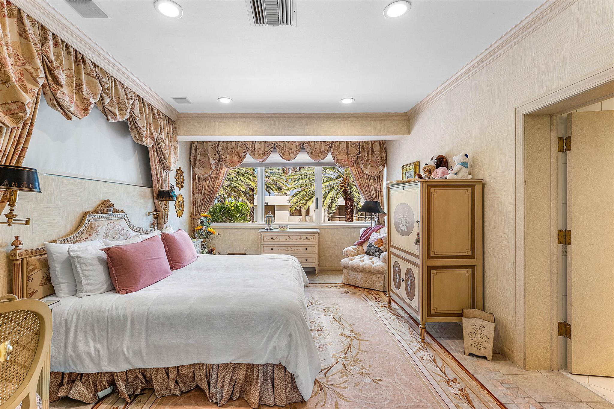 13 Sloans Curv Dr #13 Palm Beach, FL 33480