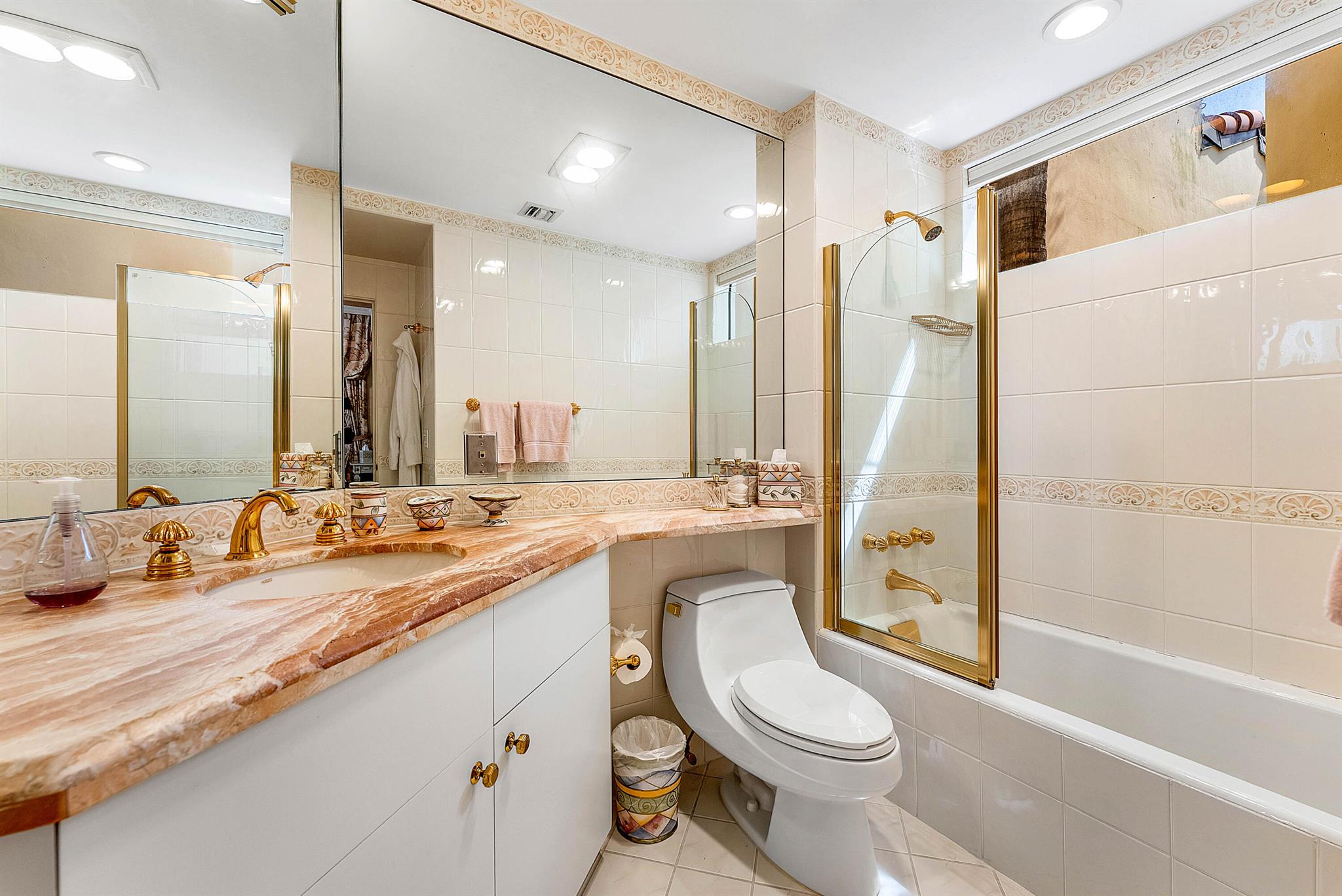 13 Sloans Curv Dr #13 Palm Beach, FL 33480