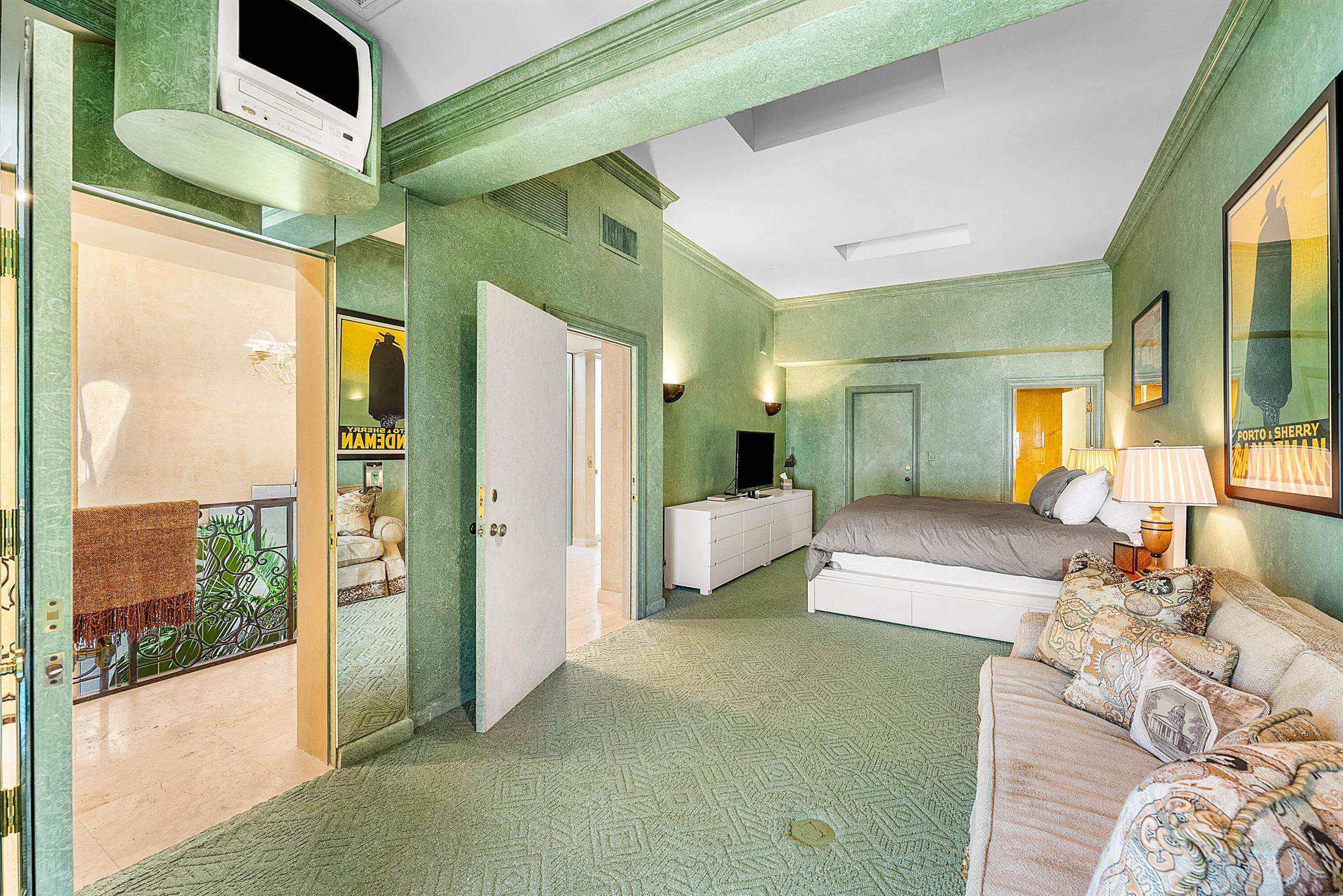 13 Sloans Curv Dr #13 Palm Beach, FL 33480