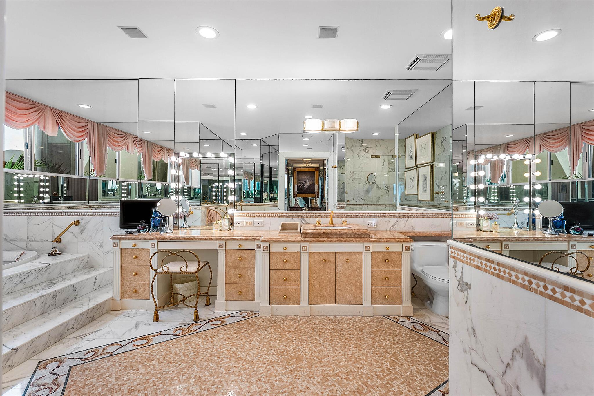 13 Sloans Curv Dr #13 Palm Beach, FL 33480