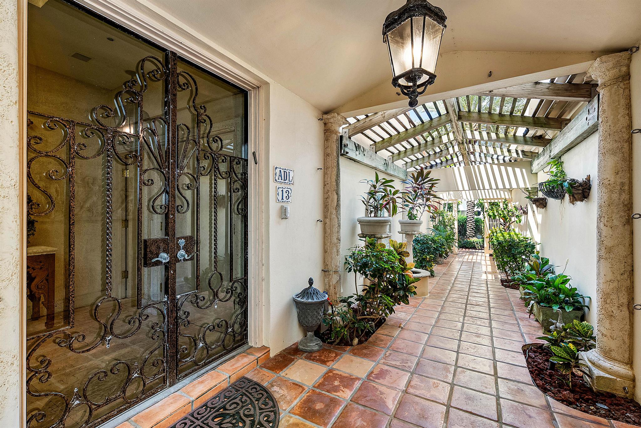 13 Sloans Curv Dr #13 Palm Beach, FL 33480