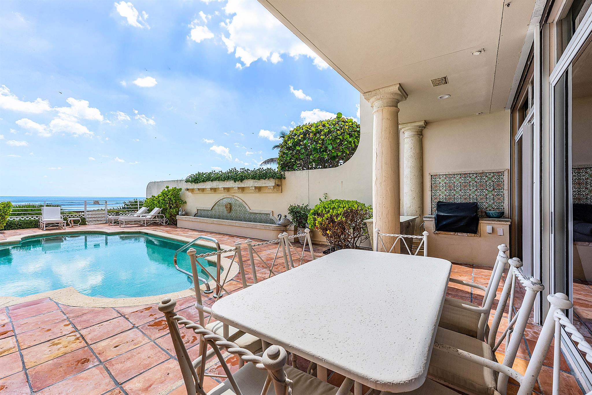 13 Sloans Curv Dr #13 Palm Beach, FL 33480