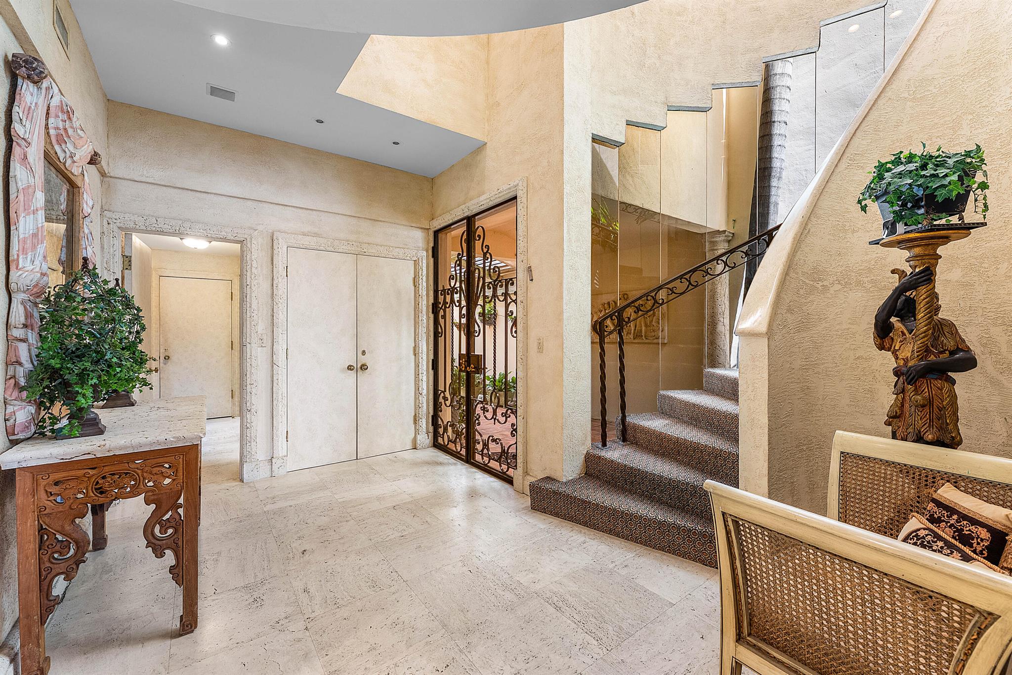 13 Sloans Curv Dr #13 Palm Beach, FL 33480