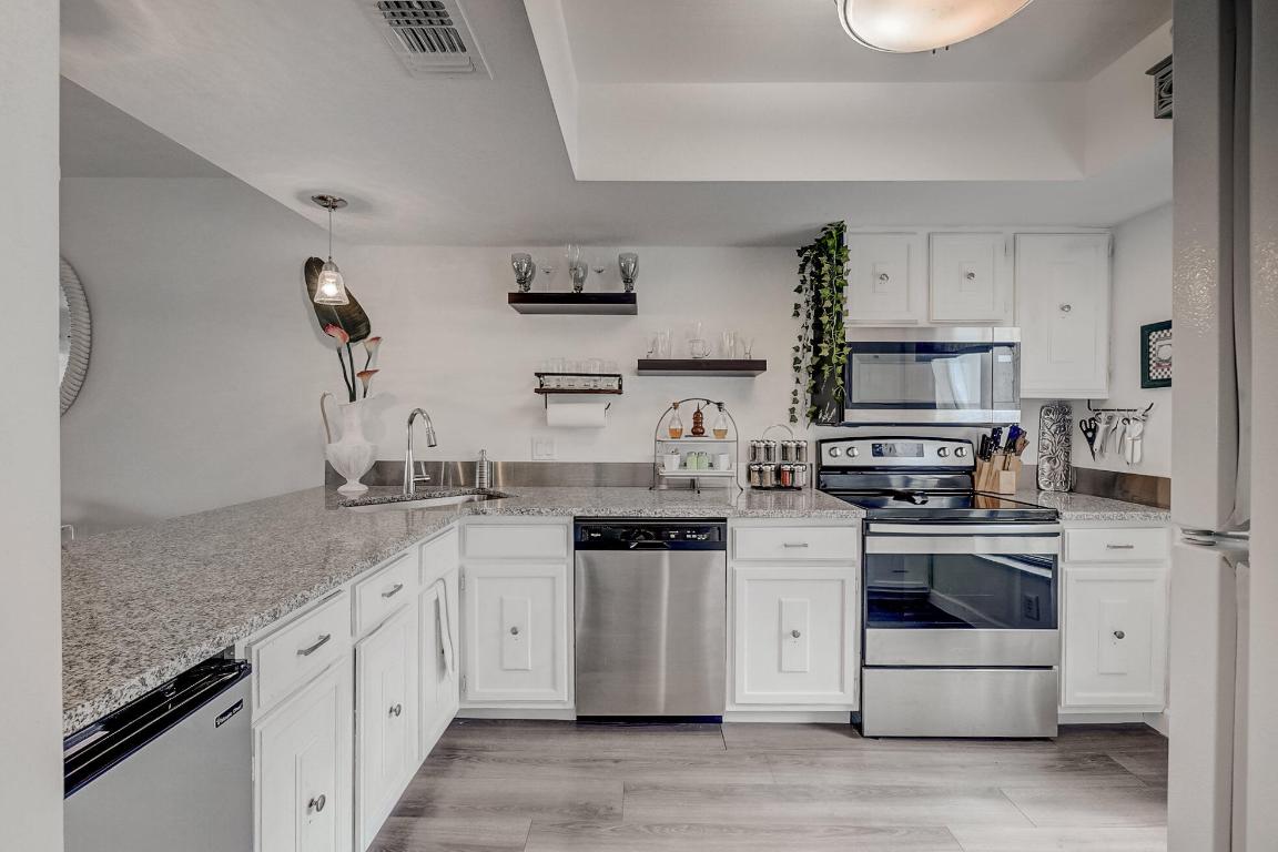 18350 SE Wood Hvn #J Jupiter, FL 33469