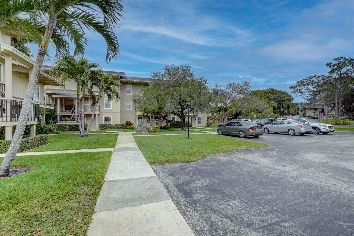 18350 SE Wood Hvn #J Jupiter, FL 33469