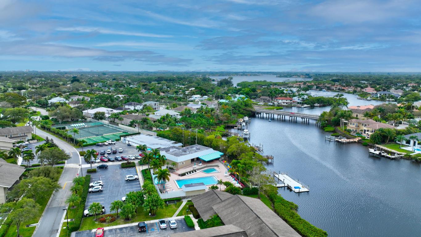 18350 SE Wood Hvn #J Jupiter, FL 33469