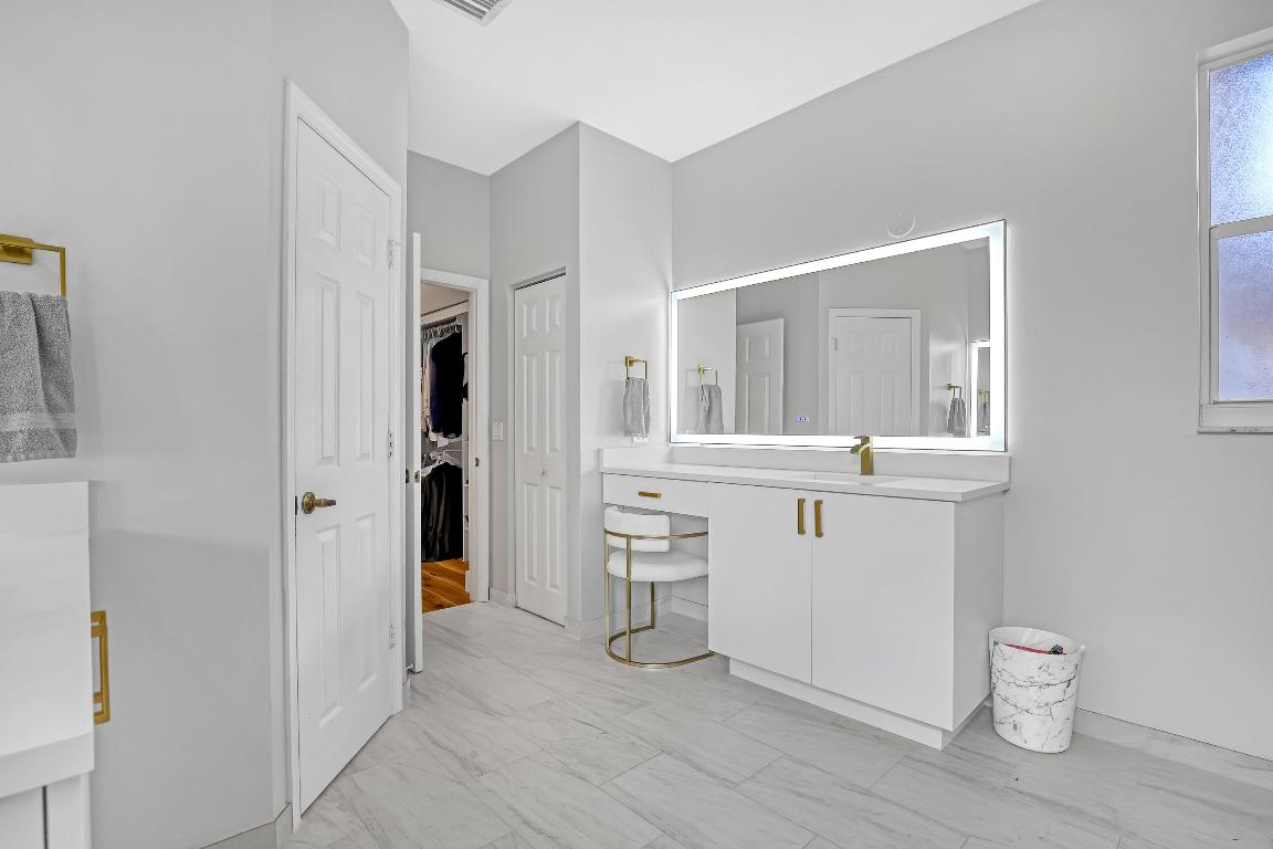 2150 NW 125th Pembroke Pines, FL 33028