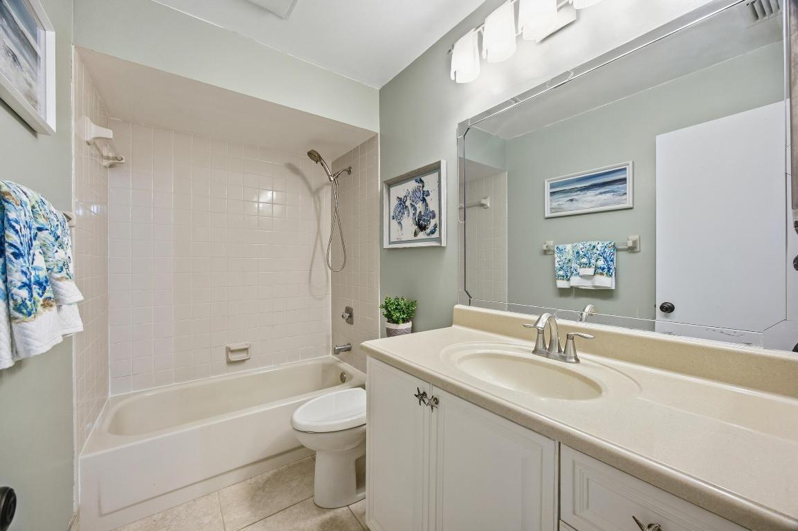 1127 E Seminole #21c Jupiter, FL 33477