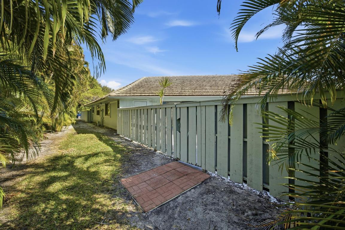 1127 E Seminole #21c Jupiter, FL 33477