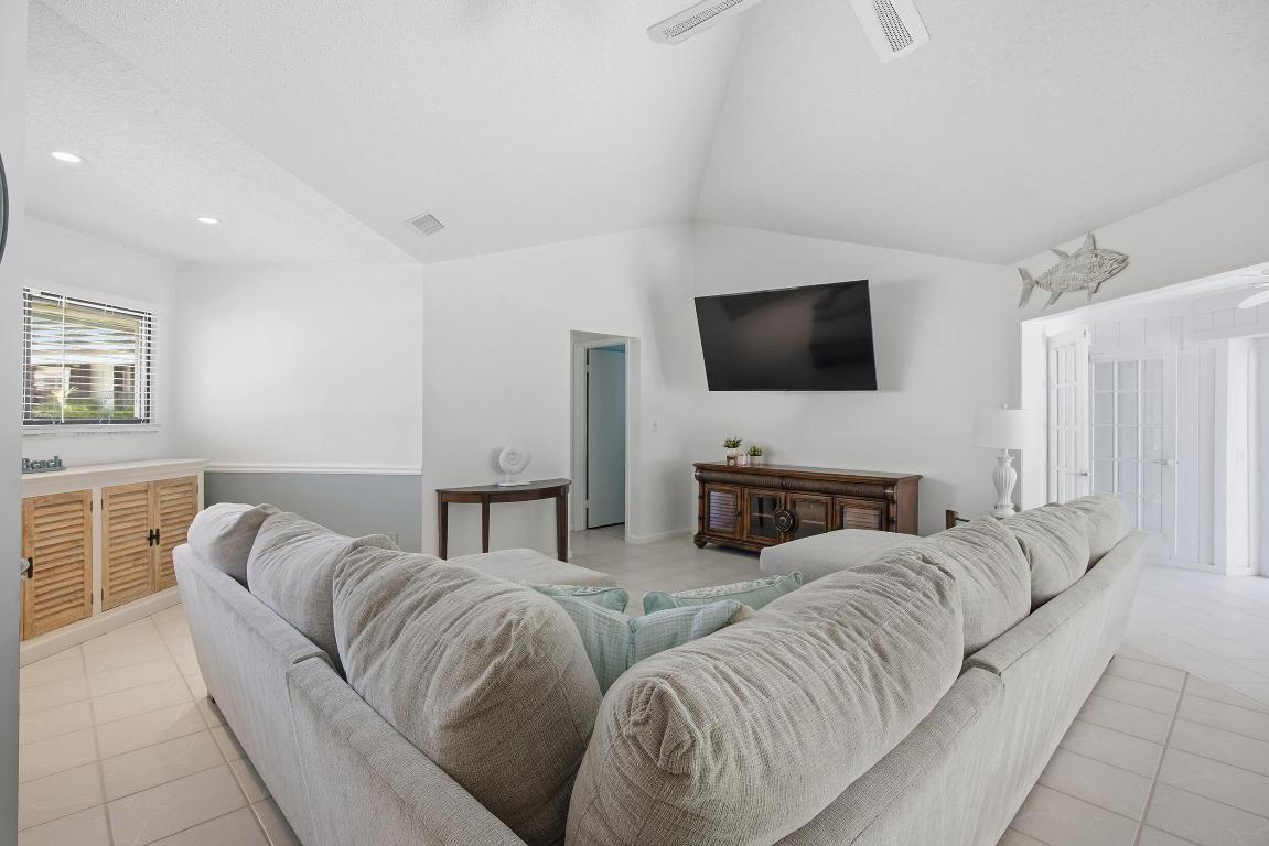 1127 E Seminole #21c Jupiter, FL 33477