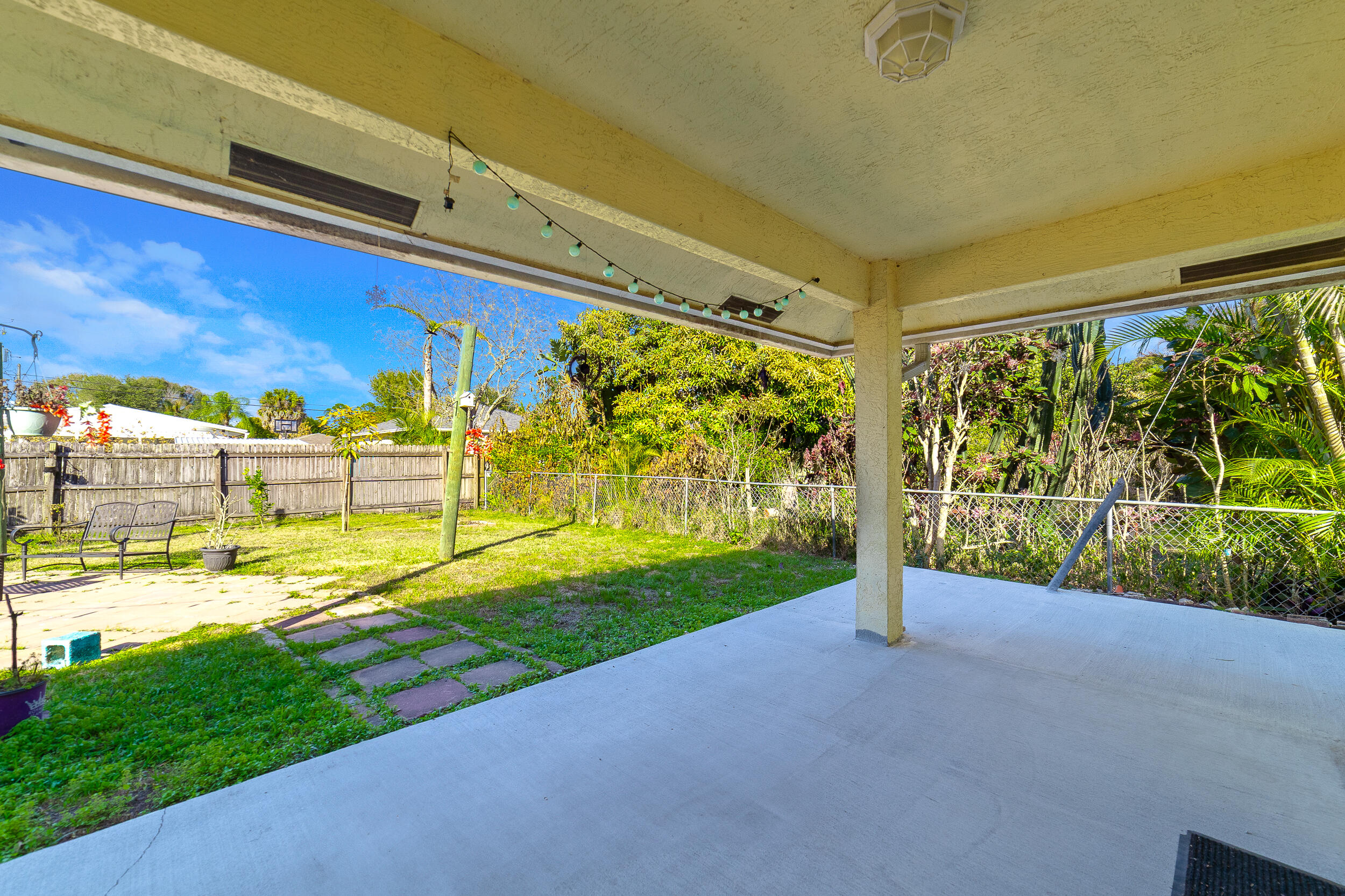 6923 S 1st Jupiter, FL 33458