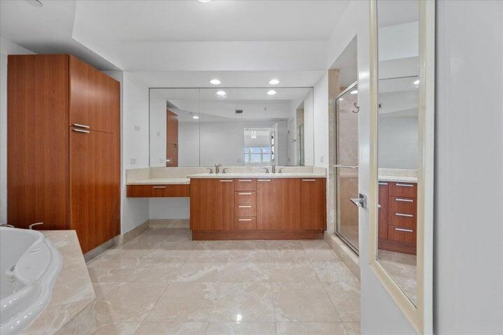 2650 Lake Shr #1004 Riviera Beach, FL 33404