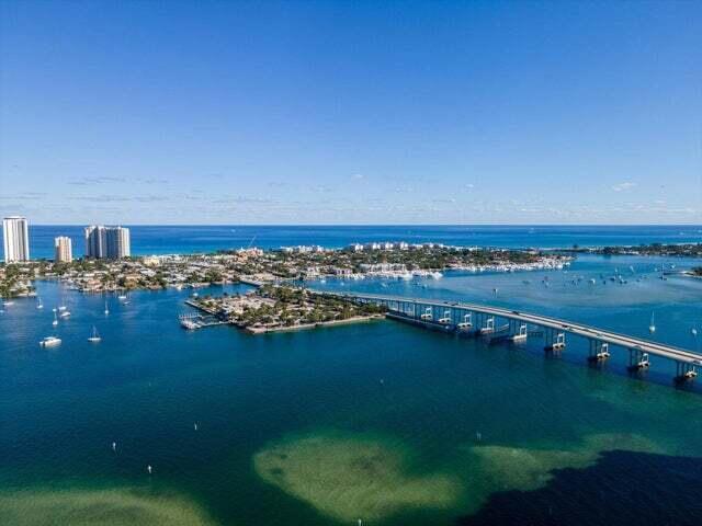 2650 Lake Shr #1004 Riviera Beach, FL 33404