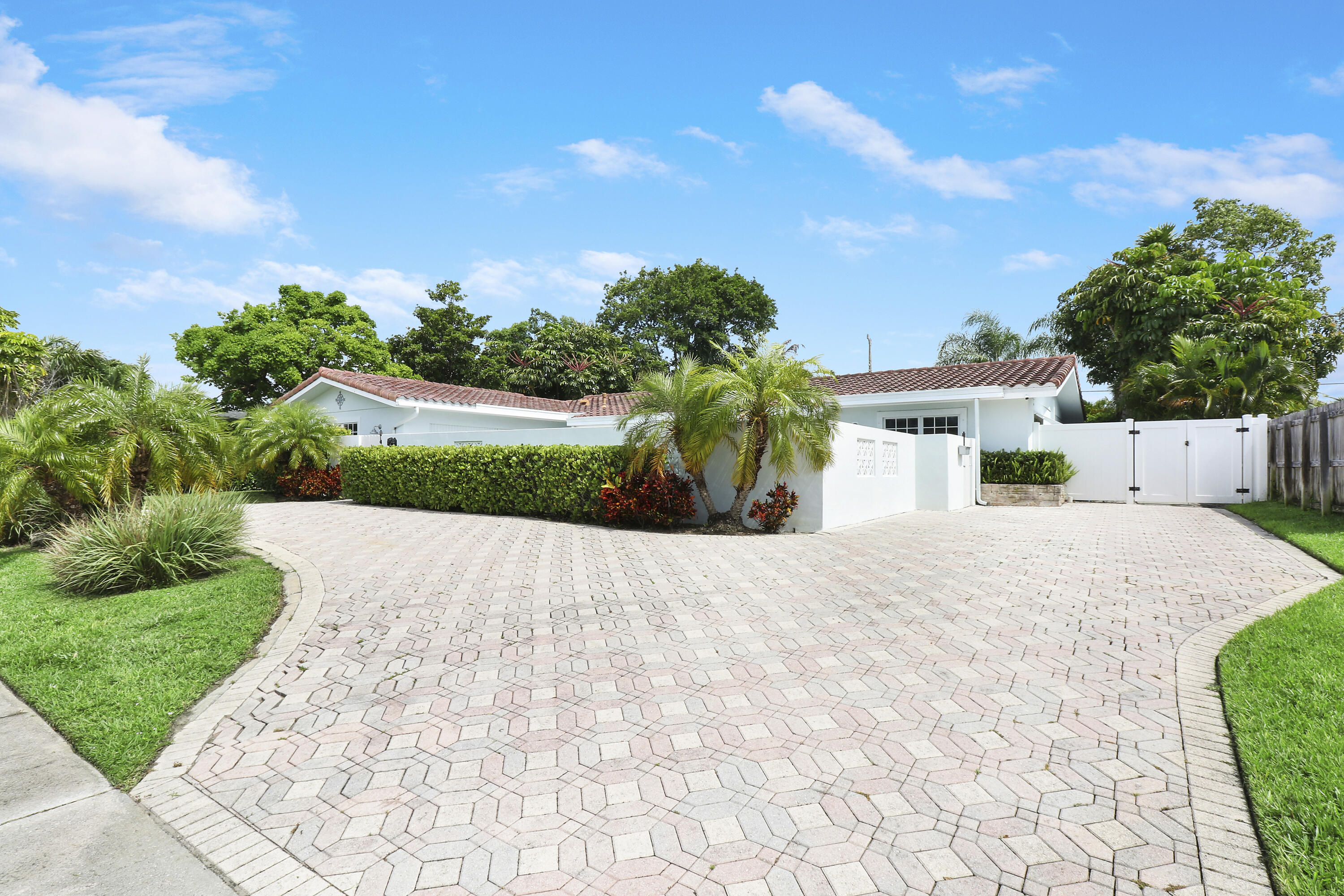 425 Marlin North Palm Beach, FL 33408