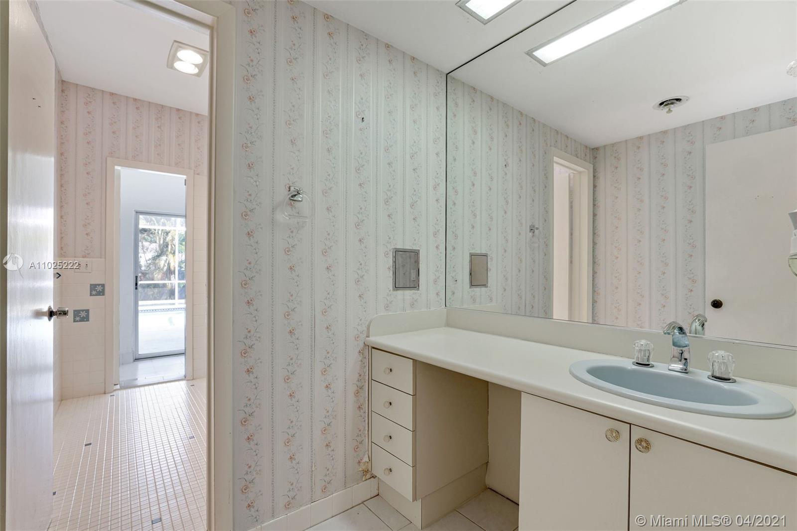 121 E Sunrise Ave Coral Gables, FL 33133