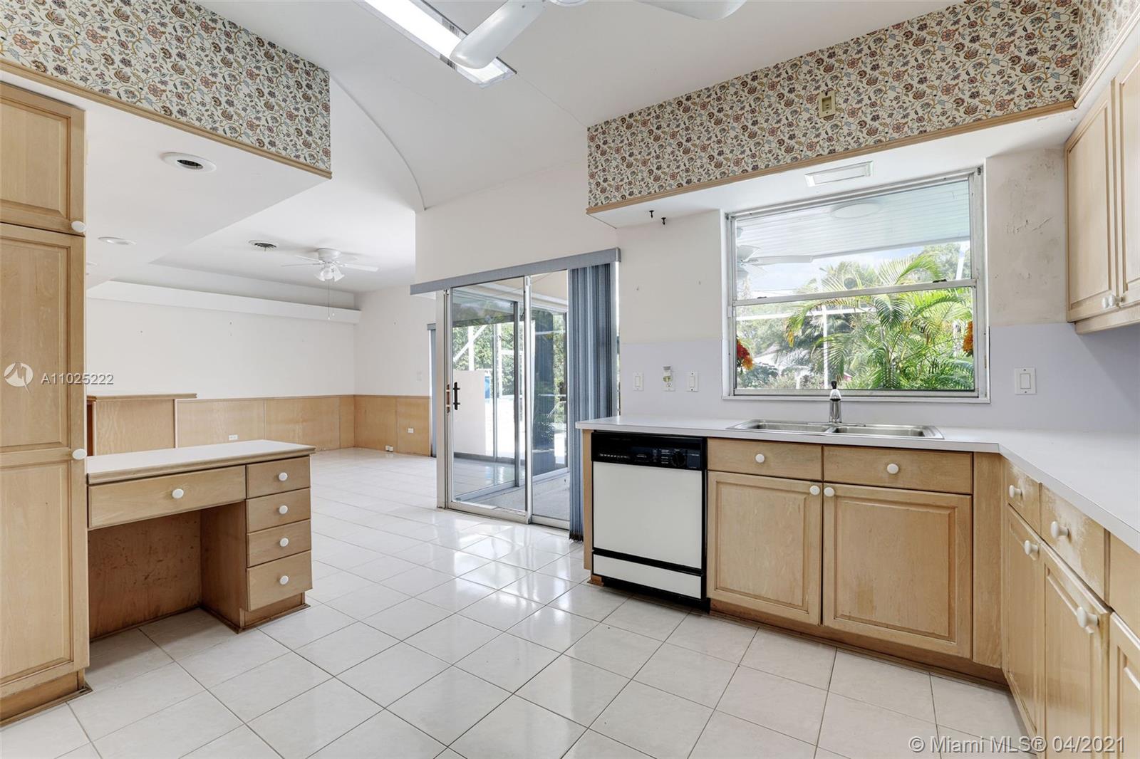 121 E Sunrise Ave Coral Gables, FL 33133