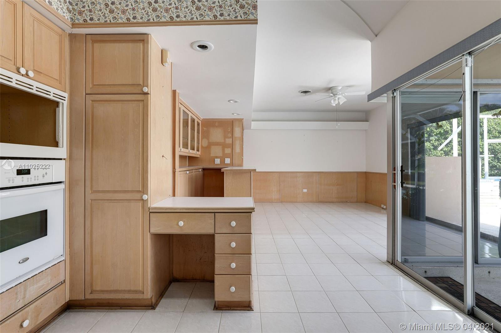 121 E Sunrise Ave Coral Gables, FL 33133