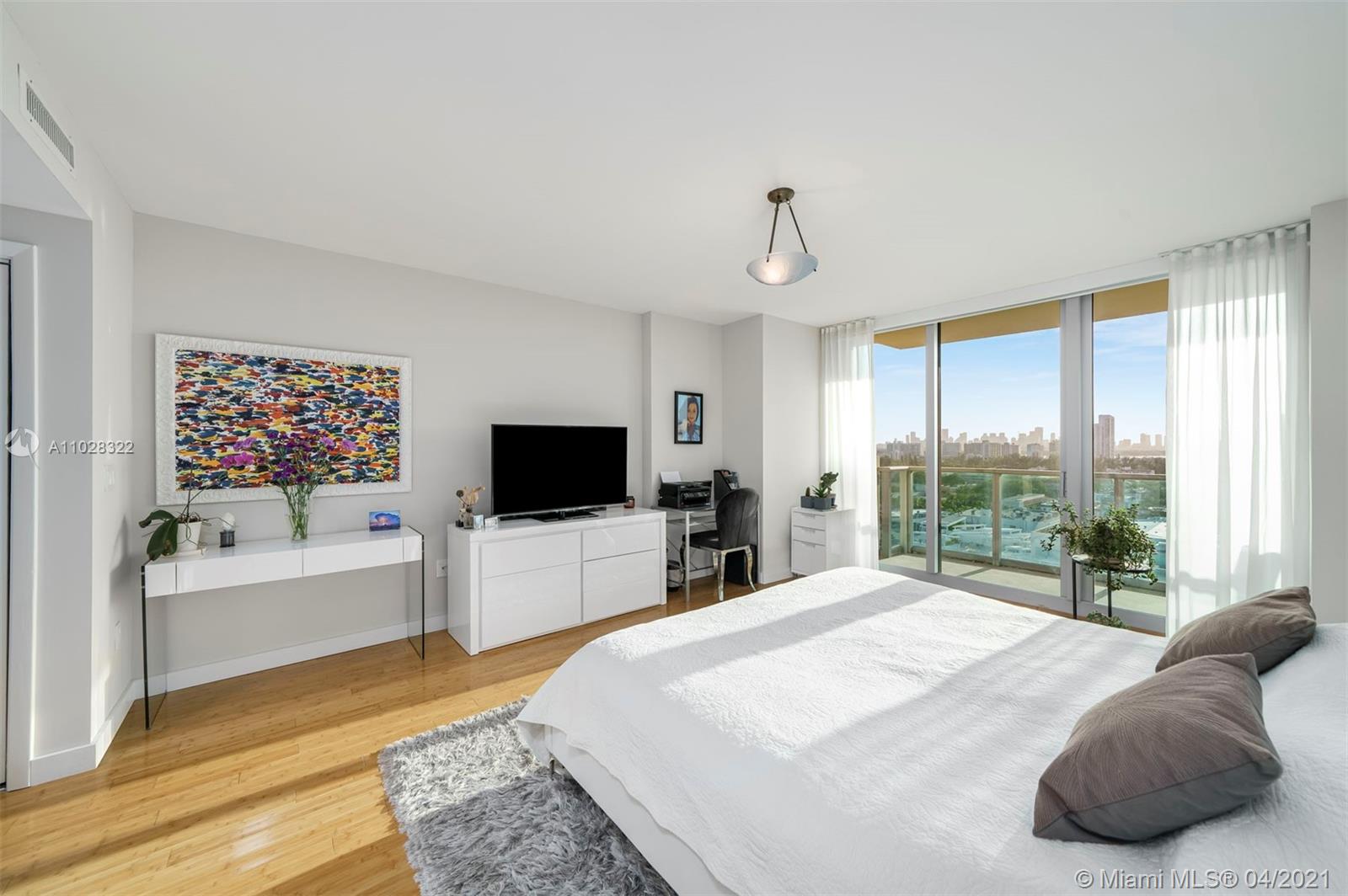 1455 Ocean Dr #1511 Miami Beach, FL 33139