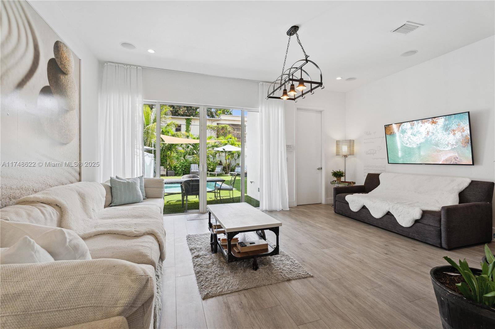 3572 SW 23rd St #3572 Miami, FL 33145