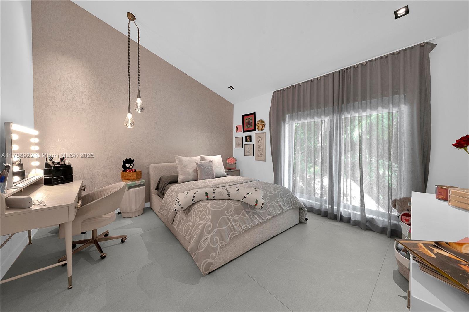 3760 S Douglas Rd Miami, FL 33133