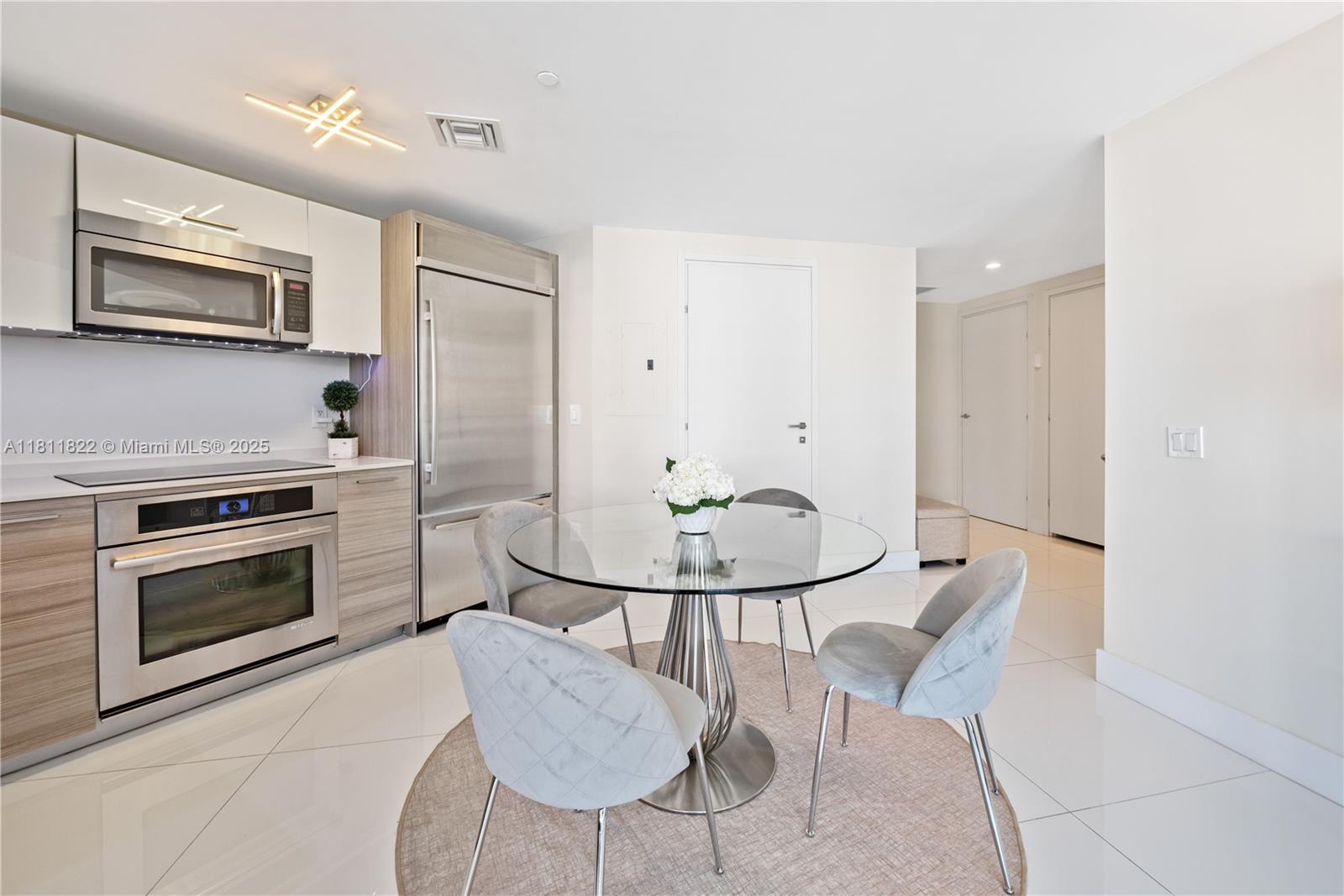 image Brickell House Condo11