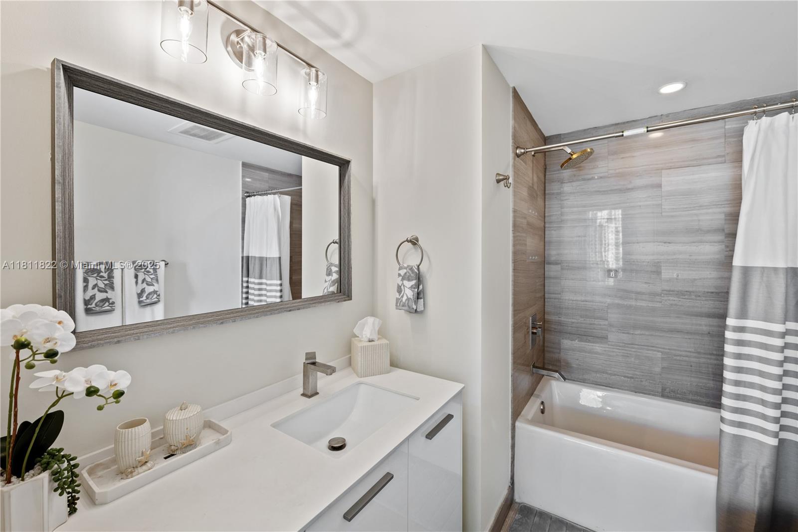 image Brickell House Condo16