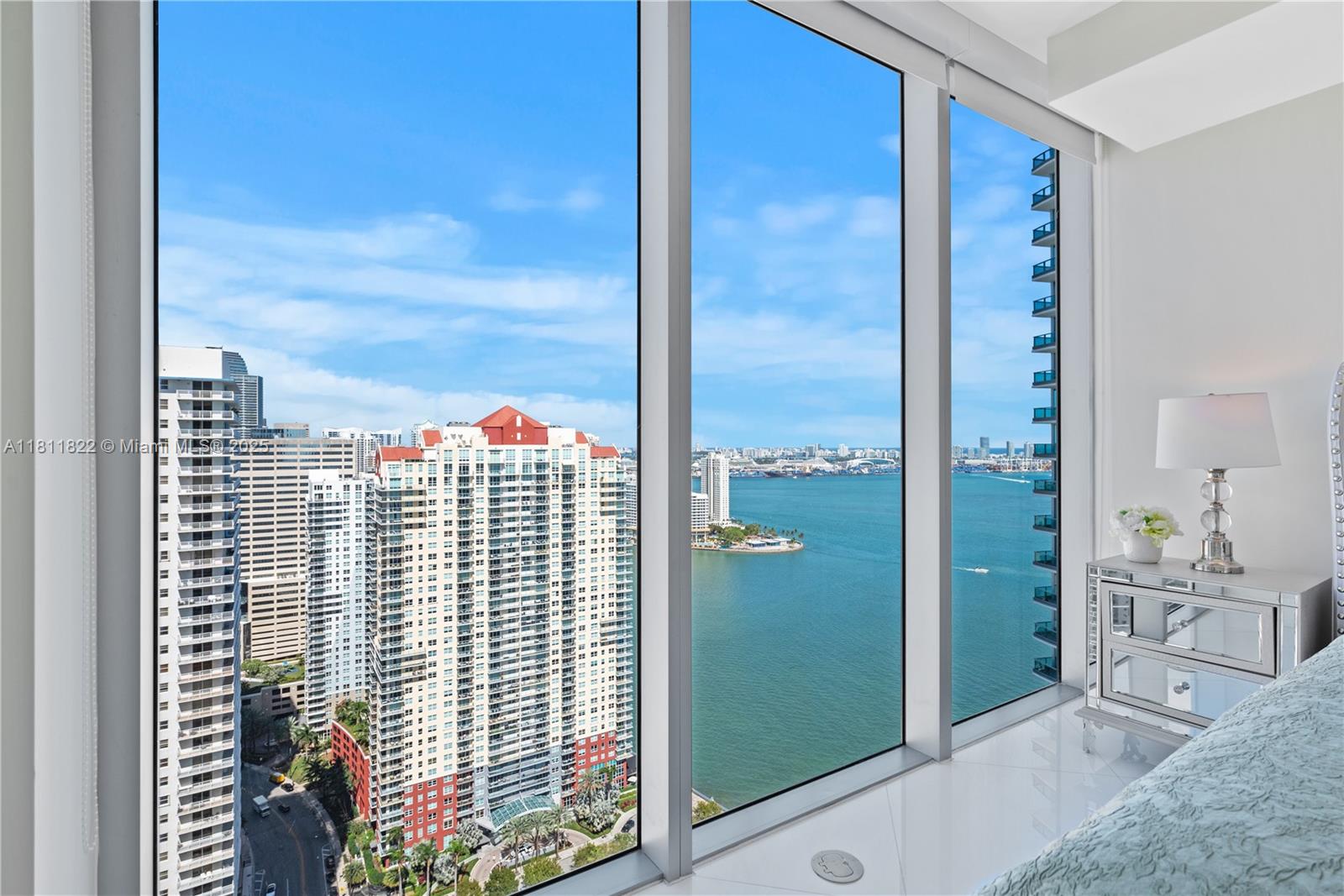 image Brickell House Condo22