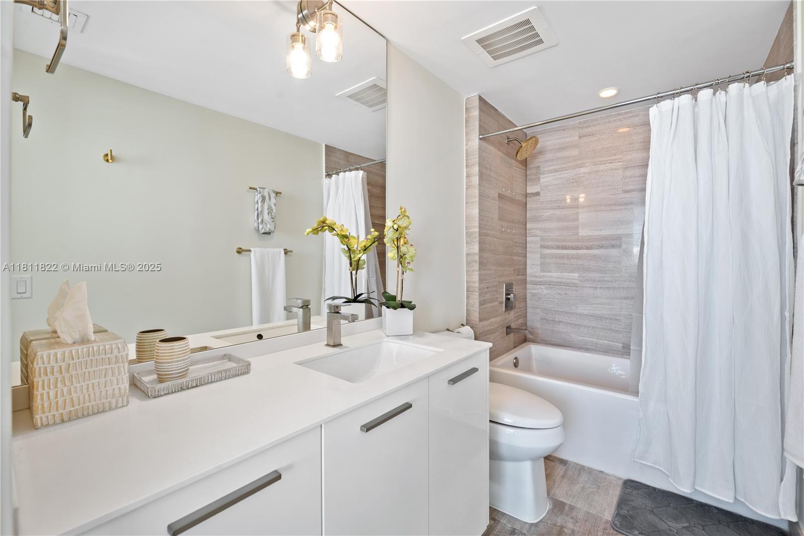 image Brickell House Condo24