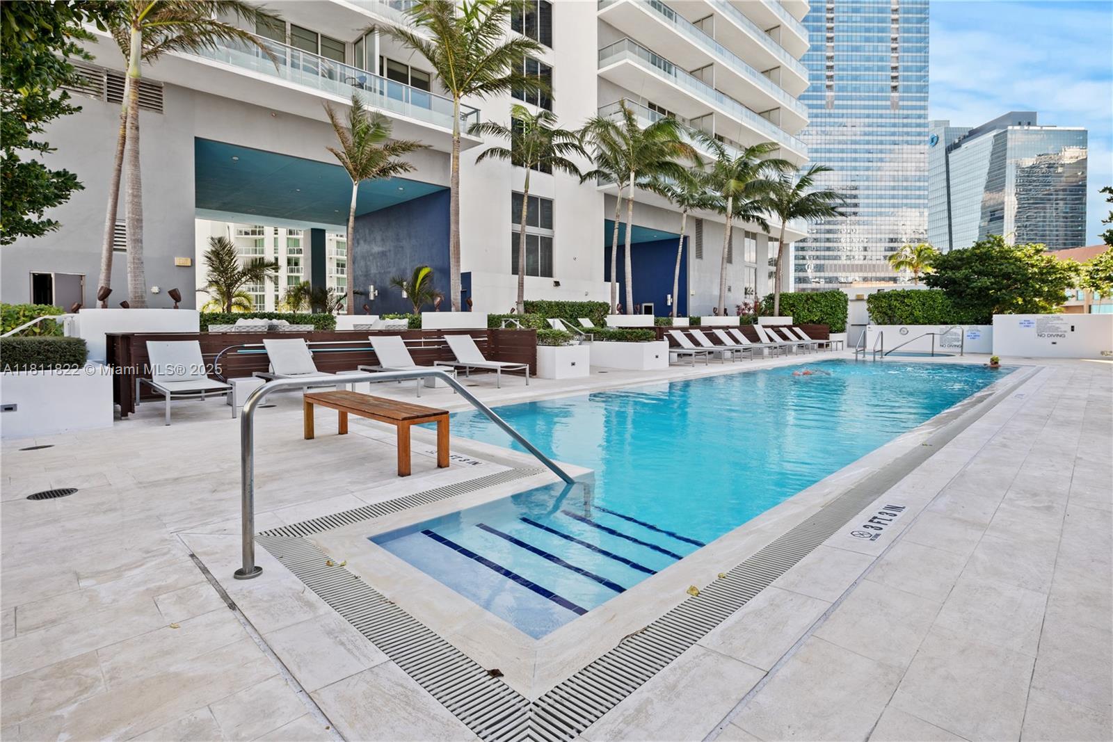 image Brickell House Condo25