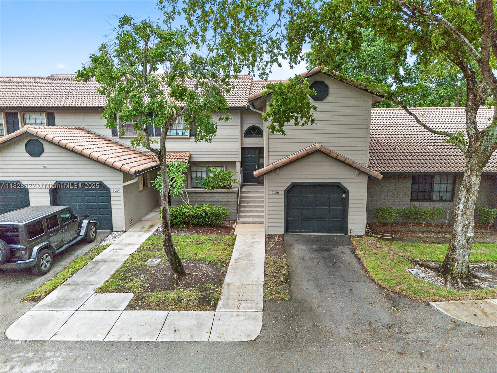 9086 Vineyard Lk Dr