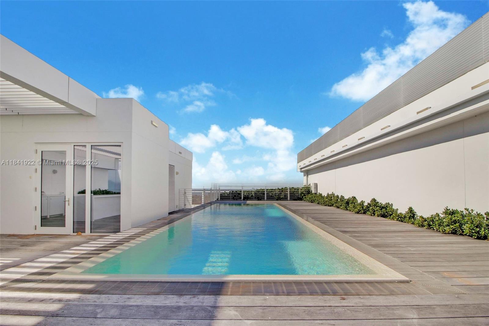 image The Surf Club7