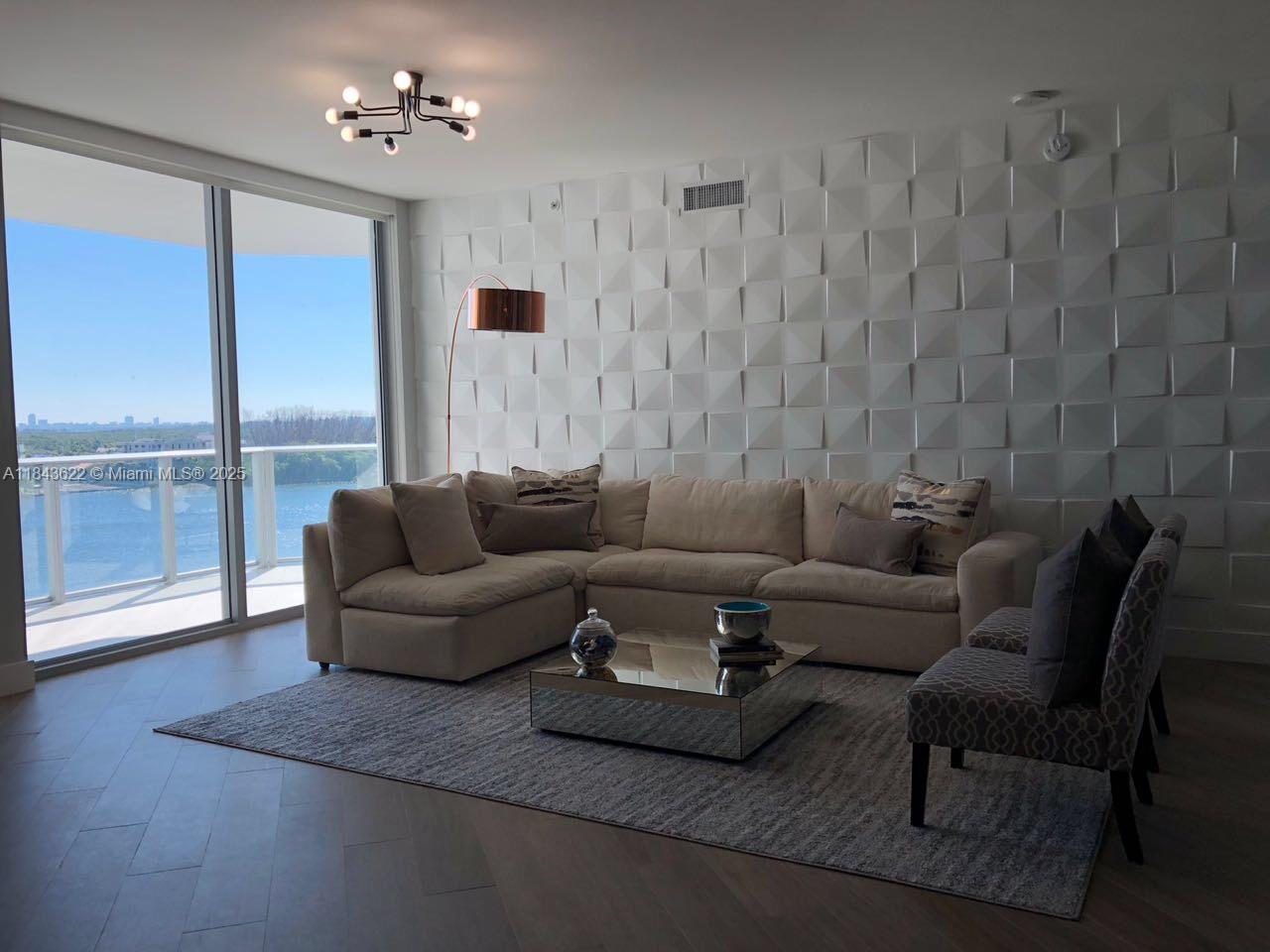 17111 Biscayne Blvd #808