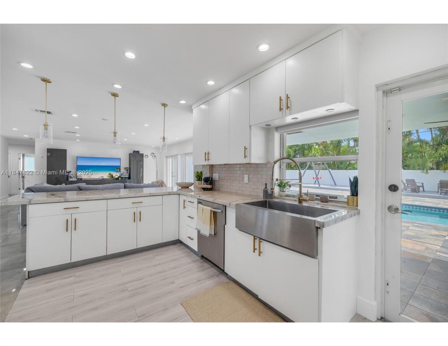 19810 NE 22nd Ave Miami, FL 33180