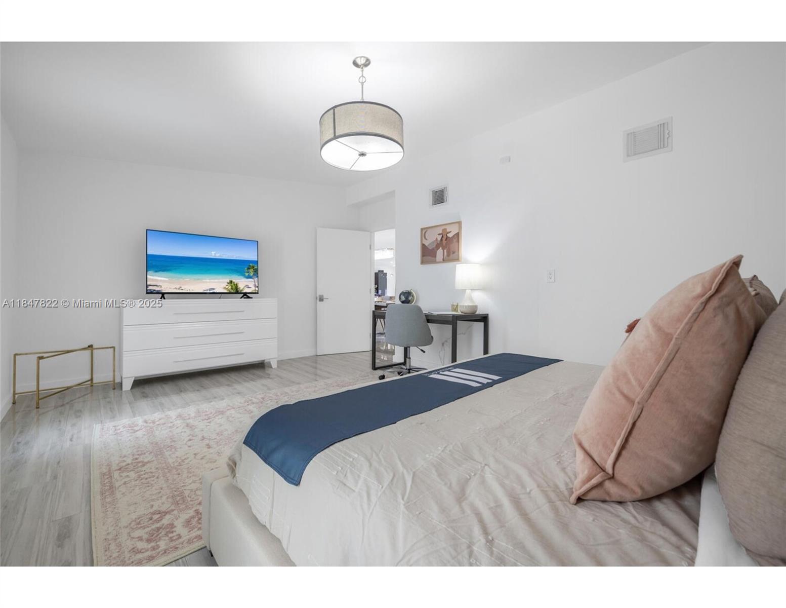 19810 NE 22nd Ave Miami, FL 33180