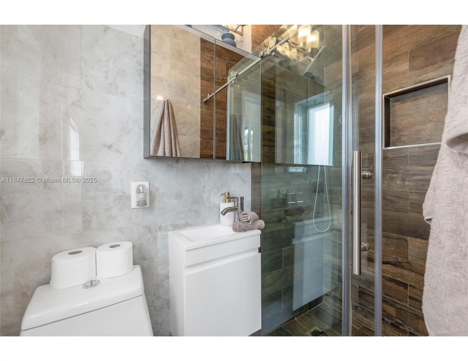 19810 NE 22nd Ave Miami, FL 33180