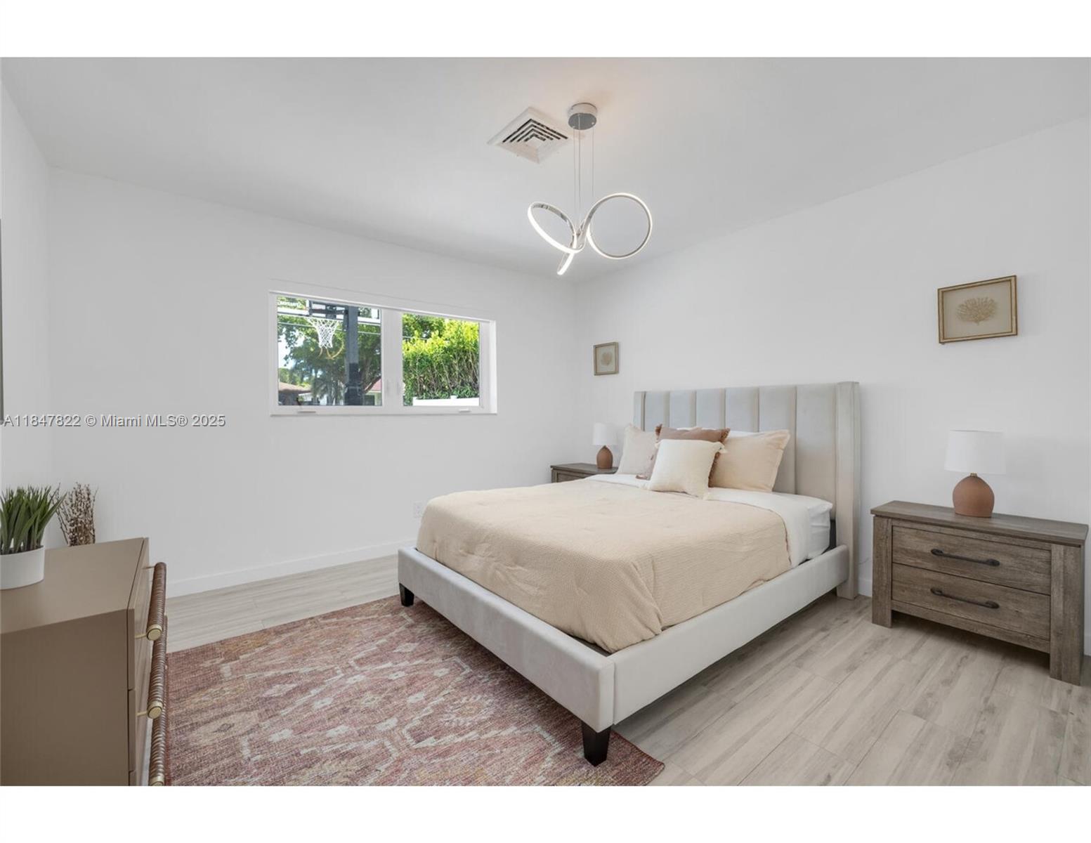 19810 NE 22nd Ave Miami, FL 33180