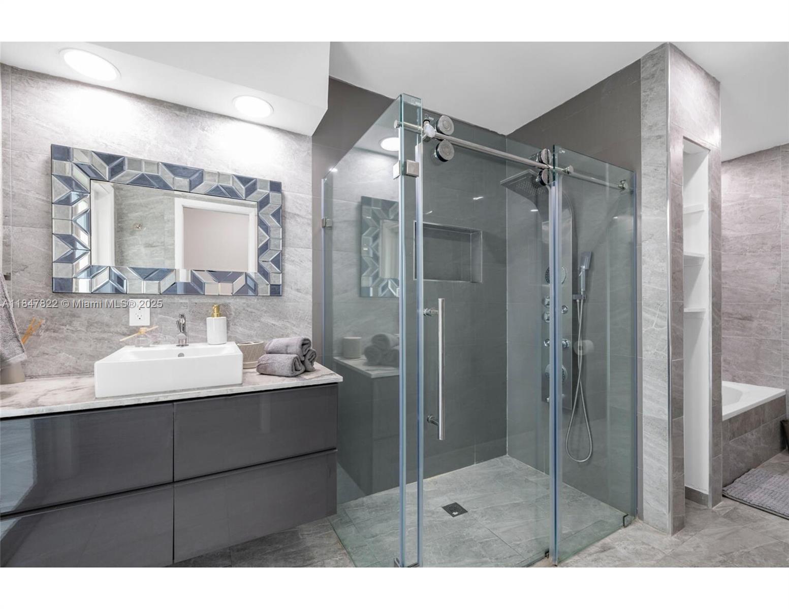 19810 NE 22nd Ave Miami, FL 33180