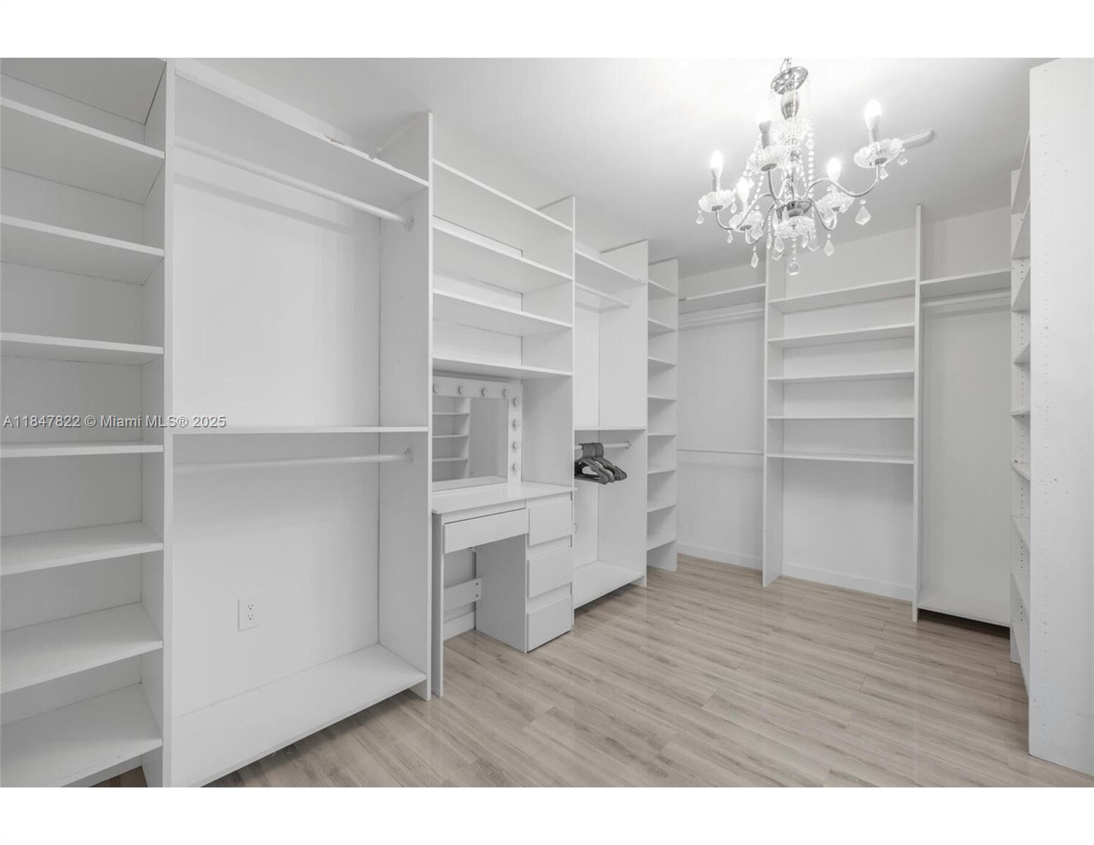 19810 NE 22nd Ave Miami, FL 33180