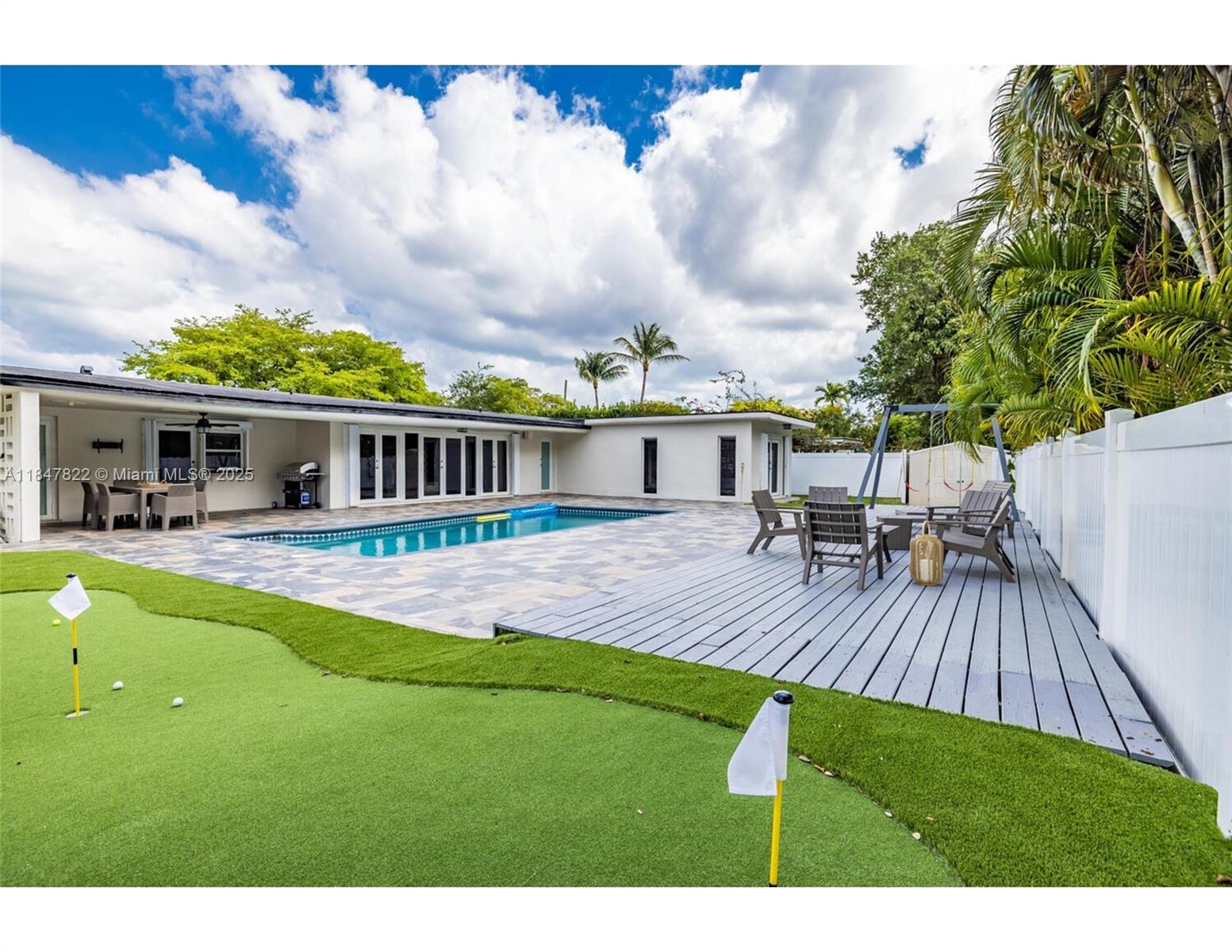 19810 NE 22nd Ave Miami, FL 33180