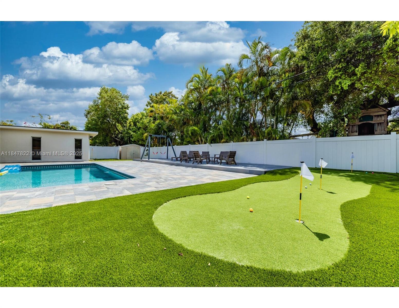 19810 NE 22nd Ave Miami, FL 33180