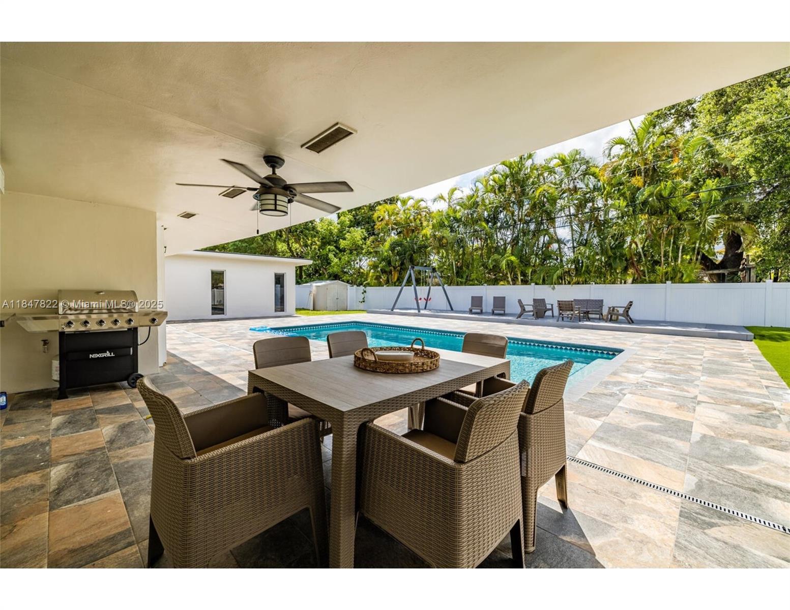 19810 NE 22nd Ave Miami, FL 33180