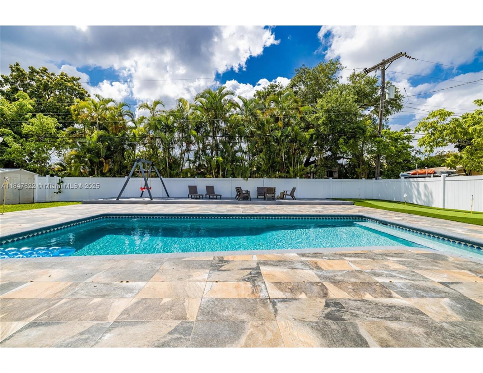 19810 NE 22nd Ave Miami, FL 33180